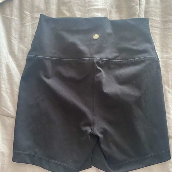Yogalicious black yoga shorts size M - Picture 2 of 3